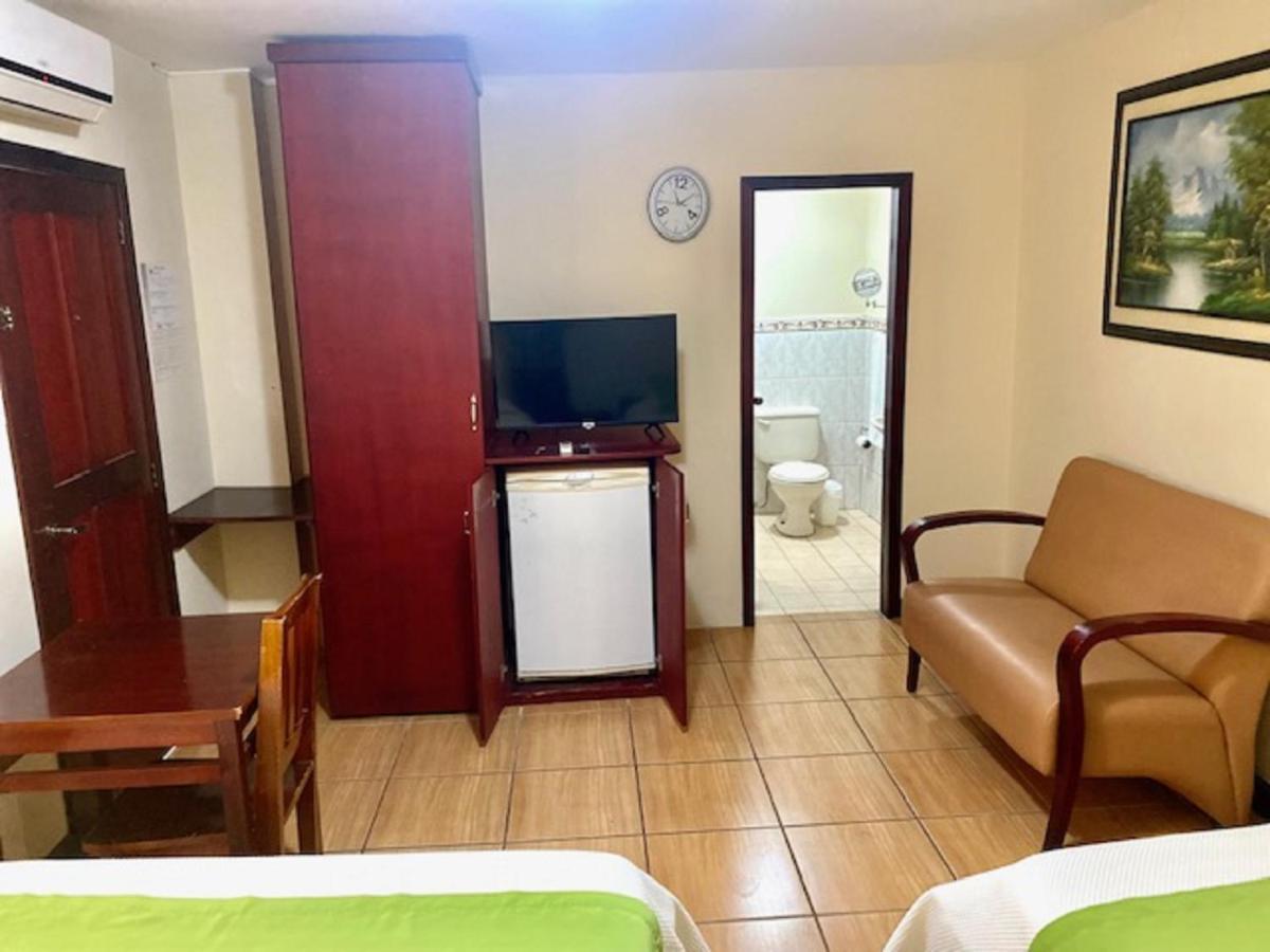 Hotel D'Mario Lago Agrio Ngoại thất bức ảnh