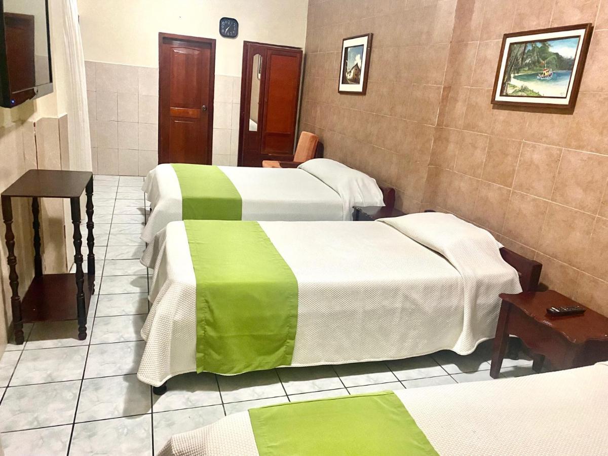 Hotel D'Mario Lago Agrio Ngoại thất bức ảnh